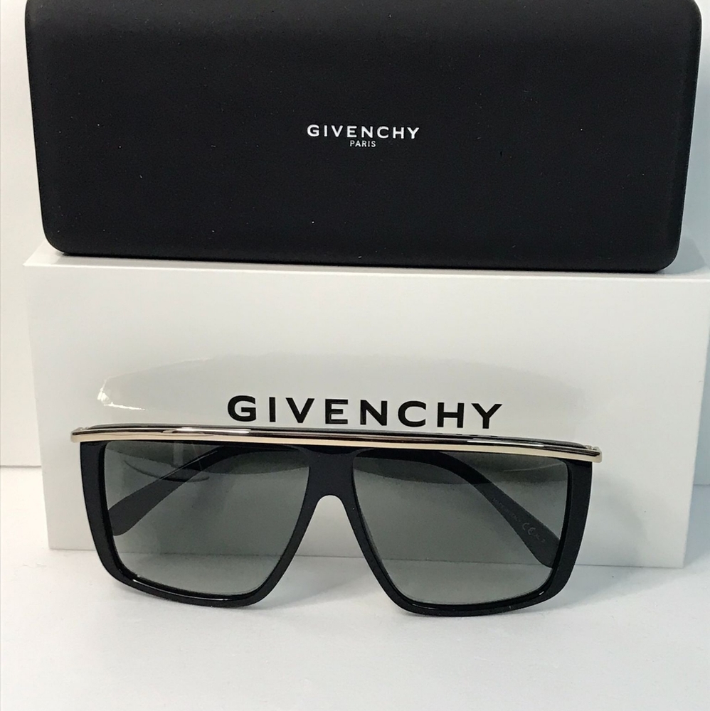💯original Givenchy Grey Gradient Square Ladies Sunglasses GV 7146/G/S  62/11. - Picture 9 of 13